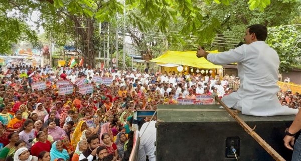 पेंशन, राशन कार्ड पर्ची बंद करने को लेकर कांग्रेस का प्रदर्शन