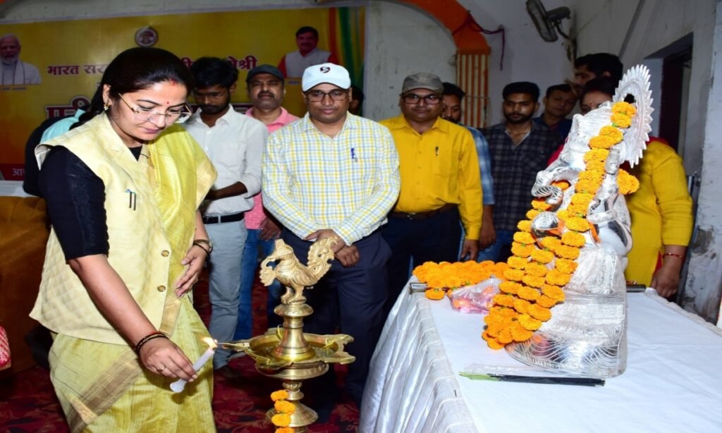 राष्ट्रीय वयोश्री योजना अंतर्गत परीक्षण शिविर में शामिल हुई राज्यमंत्री