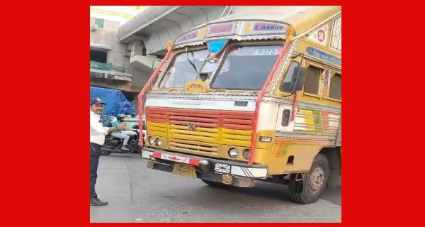 नशे में रॉन्ग साइड दौड़ाता ट्रक चालक पकड़ा, वाहन जप्त