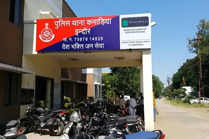 कनाडिया पुलिस ने पकड़ा गिरोह, 14 लाख का माल बरामद