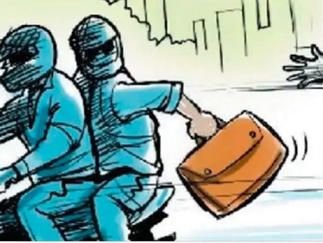 खन्ना बंजारी स्टेशन पर यात्री से मोबाइल व बैग लूटकर फरार हुए बदमाश