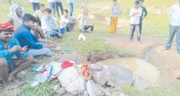 करौला गांव में खुदाई के दौरान मिली राधा-कृष्ण की मूर्ति, श्रद्धालुओं में बढ़ी आस्था