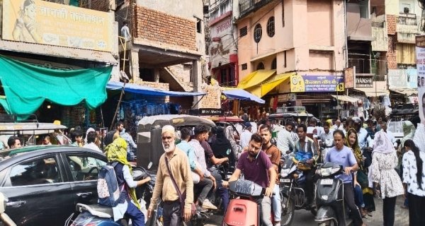 वन- वे हुआ फेल, बाजार में यातायात व्यवस्था चरमराई