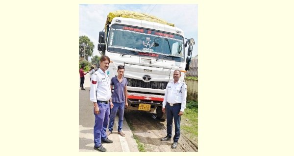 नो एंट्री में घुसे 21 ट्रेलर वाहनों पर  एक लाख पांच हजार का जुर्माना