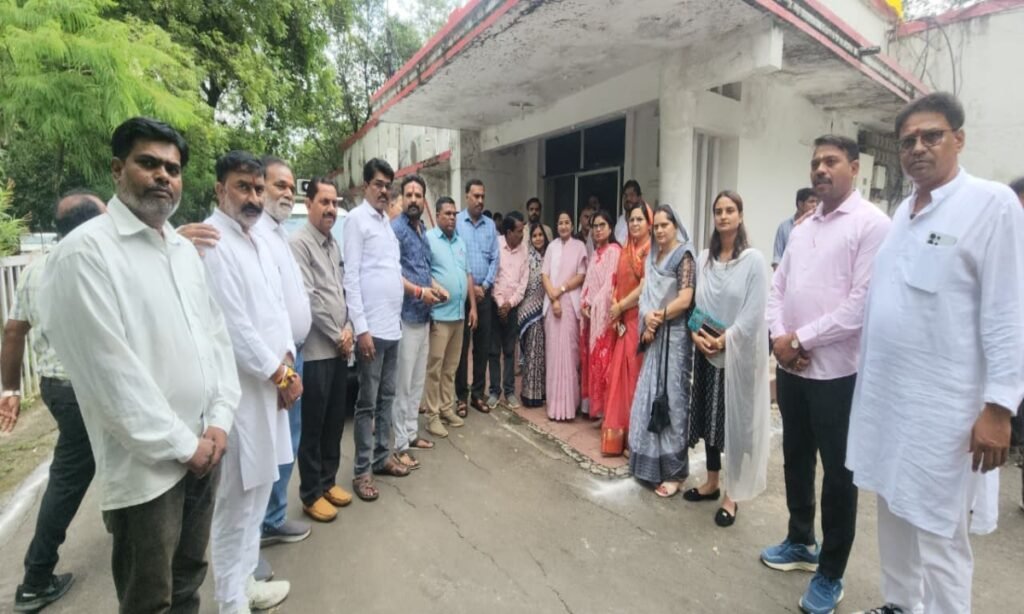 नपा में भ्रष्टाचार का मुद्दा: जांच और पद से हटाने की मांग पर दोनों पक्ष अड़े