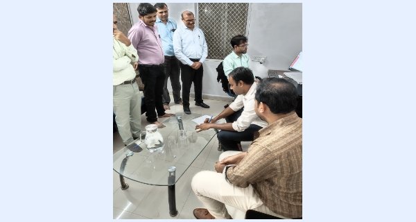 कलेक्टर ने देर रात जननी सुरक्षा योजना की समीक्षा की