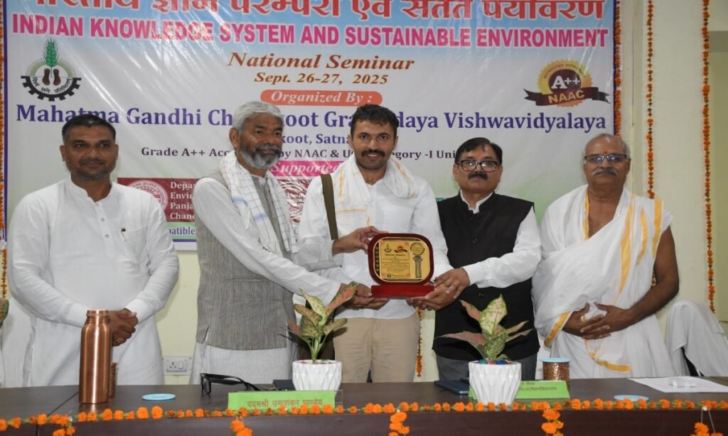 हर खेत में मेढ़, हर मेढ़ में पेड़ लगा कर किसान आर्थिक रूप से सशक्त बने