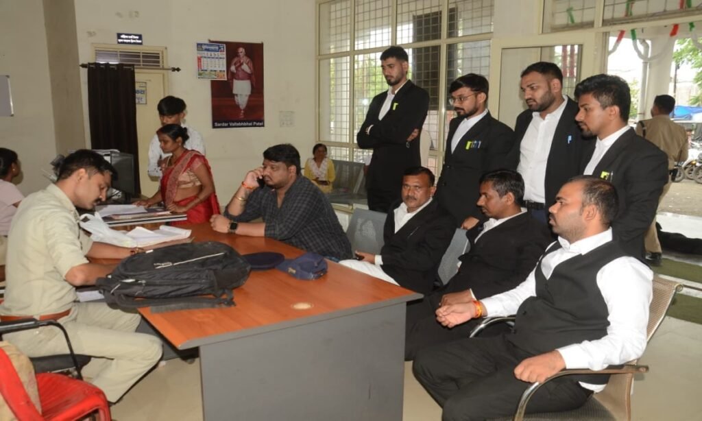 कांग्रेस कार्यकर्ता ने पुलिस पर लगाया मारपीट का आरोप