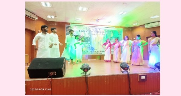 पर्यटन विभाग के छात्र-छात्राओं ने समूह नृत्य और गायन की दी प्रस्तुति