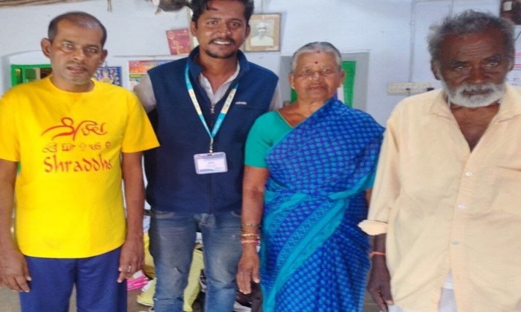 आधार कार्ड ने दस साल पहले बिछड़े बेटे को माता-पिता से मिलवाया