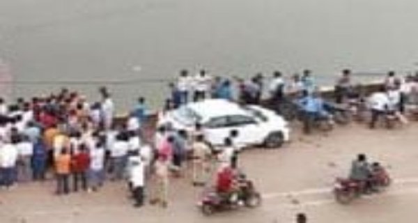 रात भर की बारिश के चलते शहर से सटे तीनों बांध फुल