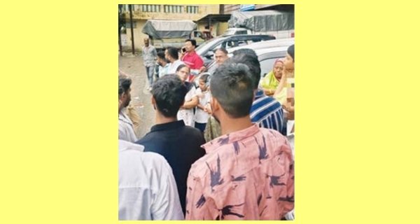 धार्मिक पुस्तक बंटने पर लोगों ने किया हंगामा, पुलिस ने किया केस दर्ज
