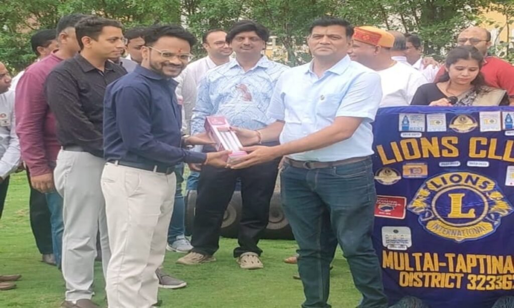 लायंस क्लब ने किया शिक्षकों का सम्मान