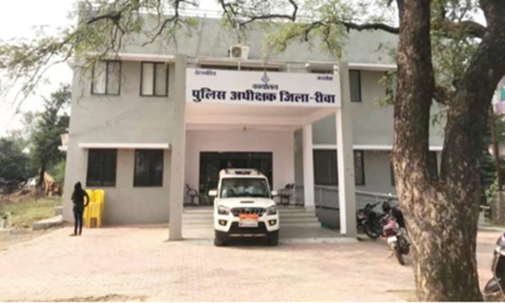 एसपी ने चोरहटा और समान थाने का रात में किया निरीक्षण