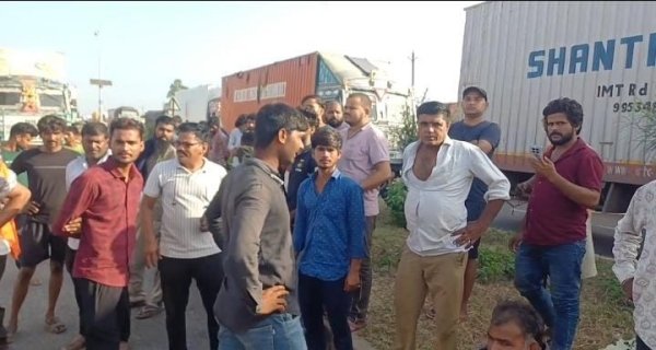 ग्वालियर-झांसी हाईवे पर गाड़ियां टकराईं, लगा लंबा जाम