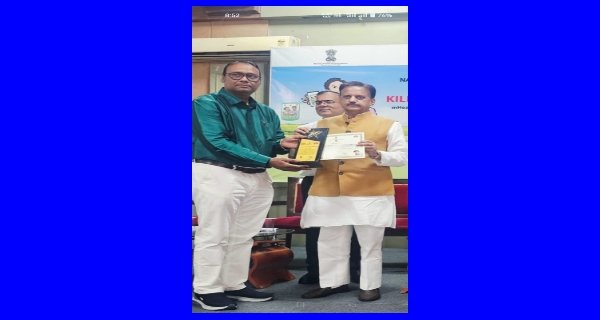 किलकारी मोबाईल एकेडमी का कमाल: डीसीएम हिमांशु सिंगौर को मिला सम्मान