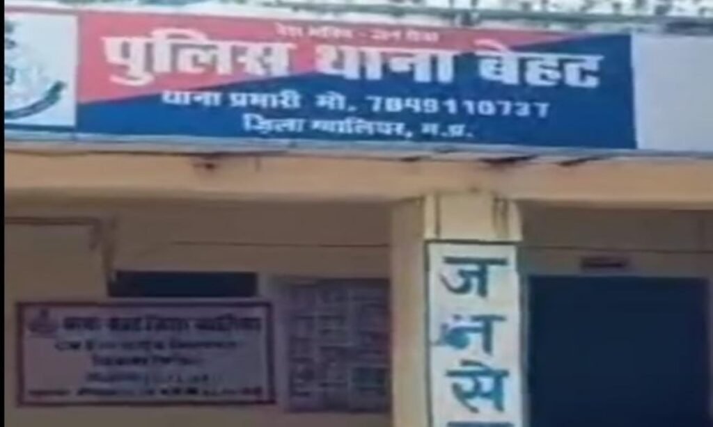 बाइक के पहिए से उचटी गंदगी गिरी तो बाइक सवार को जमकर पीटा