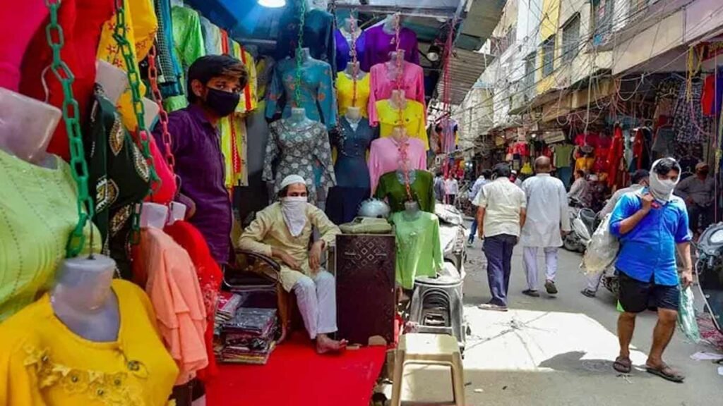 रीवा के पद्मधर पार्क में सजा हाट बाजार