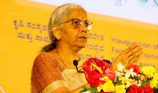 सीतारमण ने आमदनी बढ़ाने के लिए किसानों को सहायता का आश्वासन दिया