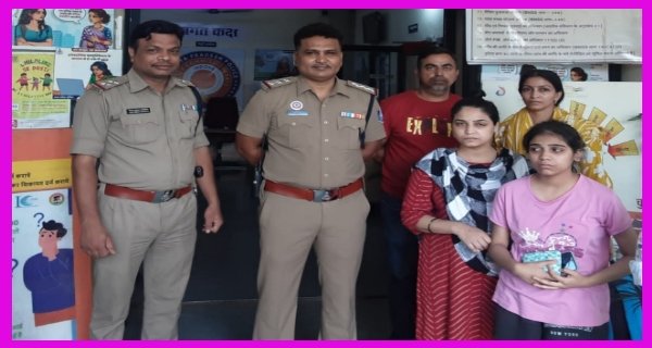 पुलिस ने 15 वर्षीय बालिका को सुरक्षित माता-पिता के सुपुर्द किया