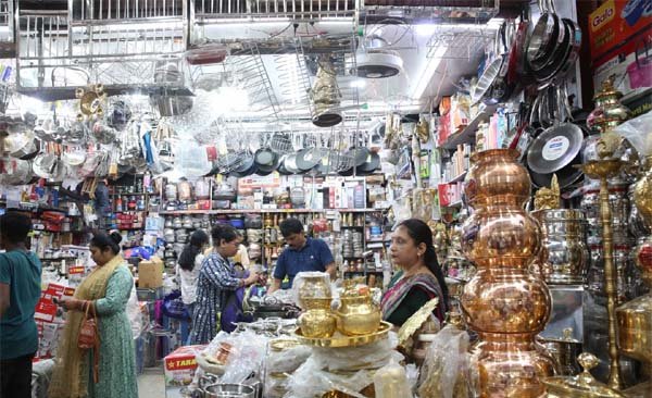 धनतेरस आज: शुभ मुहूर्त, परंपराएं और पूजन का महत्व, झाड़ू व धातु खरीदना रहेगा शुभ