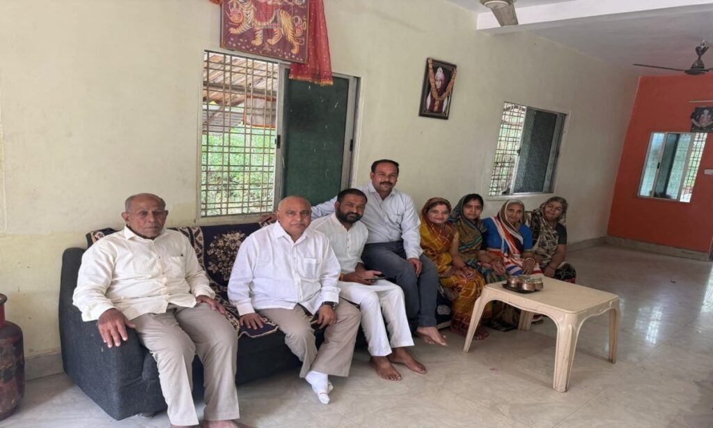 खण्डेलवाल ने पूर्व सांसद व वरिष्ठ नेताओं के परिजनों से की भेंट, दी दीपोत्सव की शुभकामनाएं