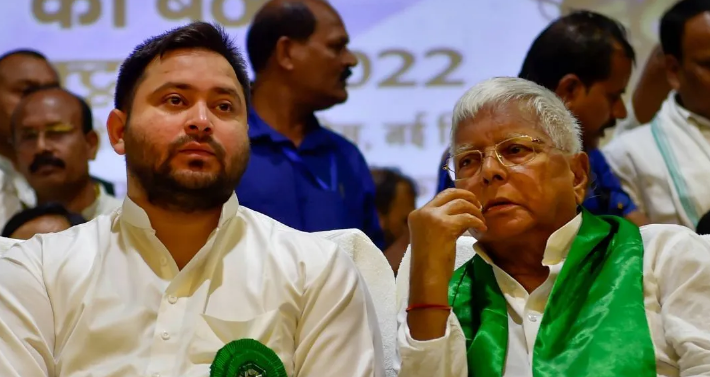 बिहार चुनाव: महागठबंधन में तल्खी के बीच आरजेडी ने जारी की 143 उम्मीदवारों की लिस्ट