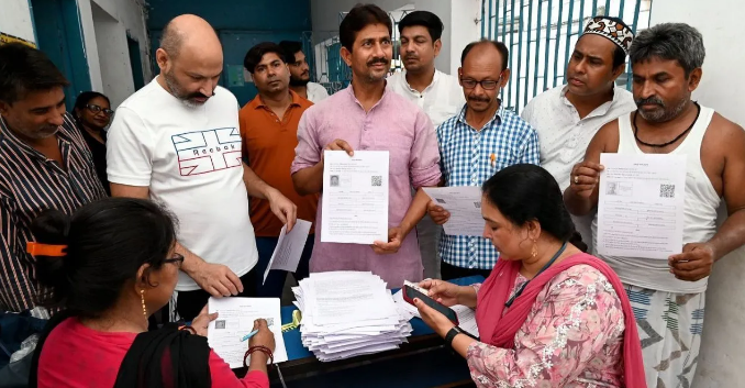 SIR 2.0 पर देशभर में सियासी जंग: कांग्रेस का चुनाव आयोग से सवाल बंगाल, तमिलनाडु और केरल में घोर विरोध, TMC करेगी विशाल रैली