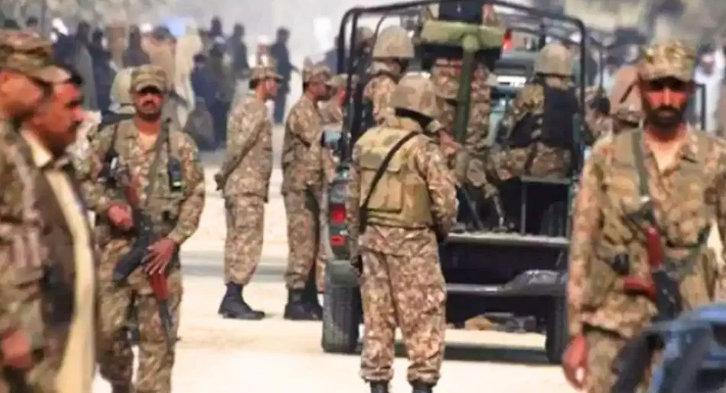 उत्तर-पश्चिमी पाकिस्तान में सैन्य अभियान में सात आतंकवादी और छह सैन्यकर्मी मारे गये