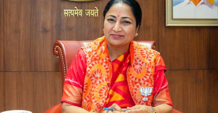 खादी बनेगी रोजगार की पहचान : रेखा गुप्ता