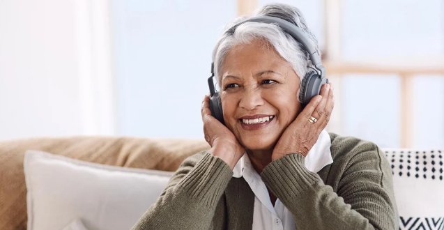 संगीत सुनना डिमेंशिया के खतरे को काफी कम कर सकता है