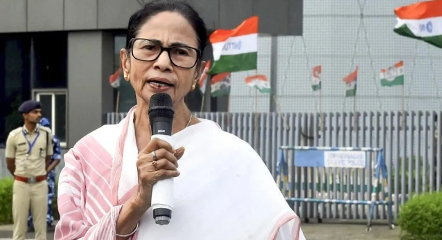 बंगाल में ‘इंडिया’ गठबंधन में दरार: SIR पर अकेली पड़ीं ममता; TMC ने बताया ‘साजिश’, जबकि कांग्रेस ने केवल प्रक्रिया के ‘तरीके’ पर जताया विरोध