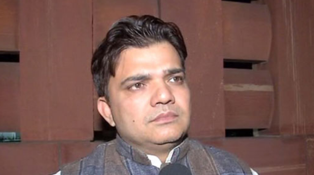 जिलानी ने आतंकवाद के मुद्दे पर जनरल द्विवेदी के बयान का किया स्वागत