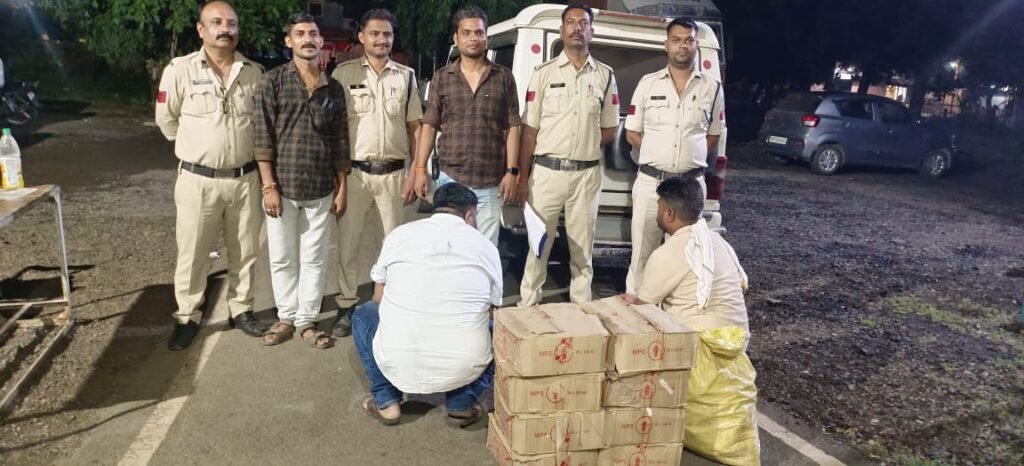 अवैध शराब परिवहन करते पकड़ा