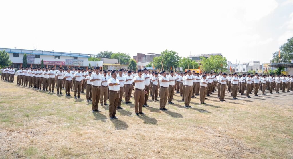 विजयादशमी पर आरएसएस के 100 वर्ष पूर्ण,विभिन्न नगरों में भव्य पथ संचलन