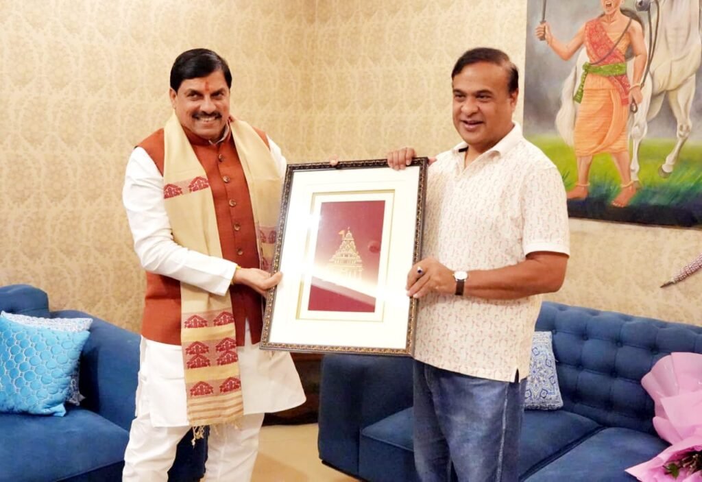 यादव-सरमा भेंट: भोपाल से गुवाहाटी तक विमान सेवा और हस्तशिल्प सहयोग पर चर्चा 