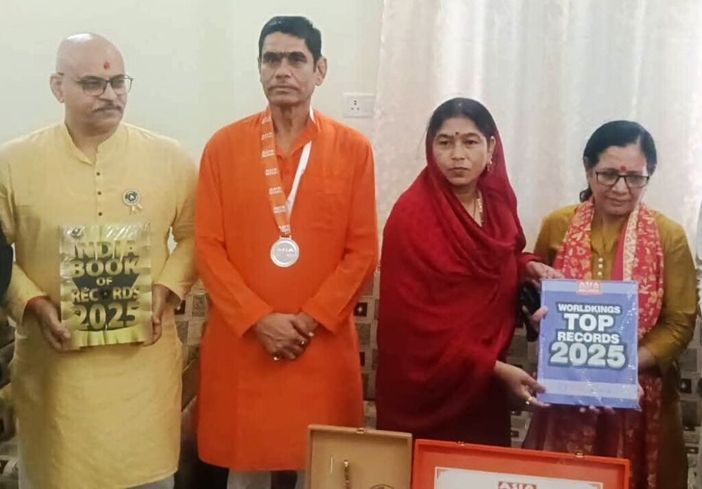 गौरव दिवस पर मां शारदा के चरणों में चढाई 3.5 कि.मी. लम्बी चूनर
