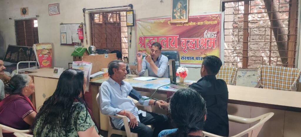 वृद्धजन मन से दवाई बंद या शुरू ना करें