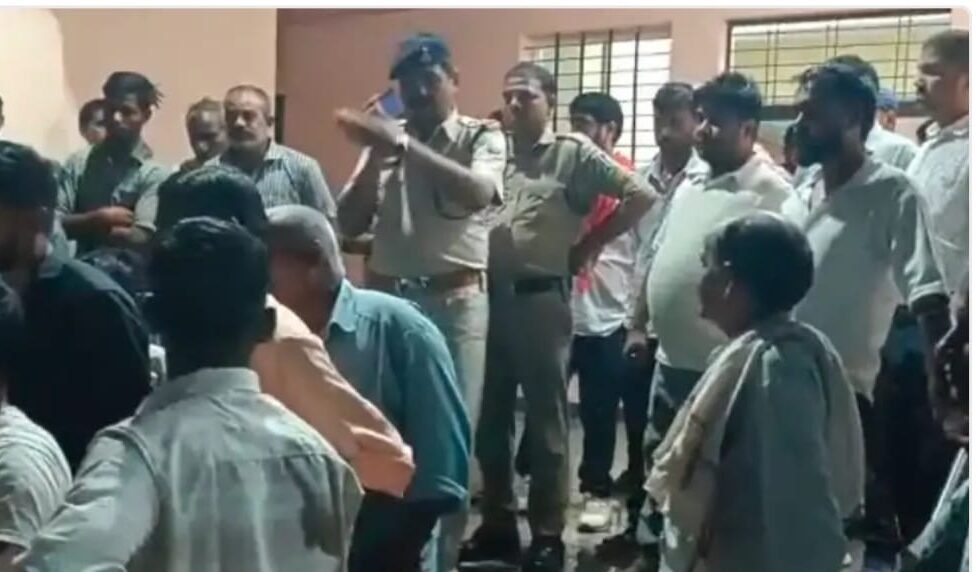 छात्रावास की खिड़की से फंदे पर लटका मिला छात्रा का संदिग्ध अवस्था में शव