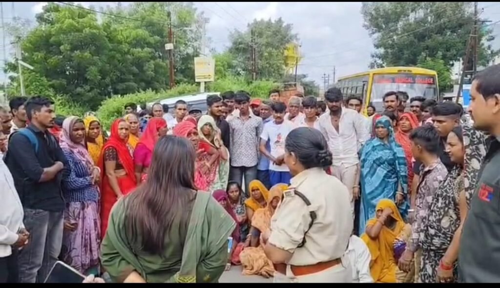 जेल में कैदी की मौत,परिजनों ने किया चक्का जाम  