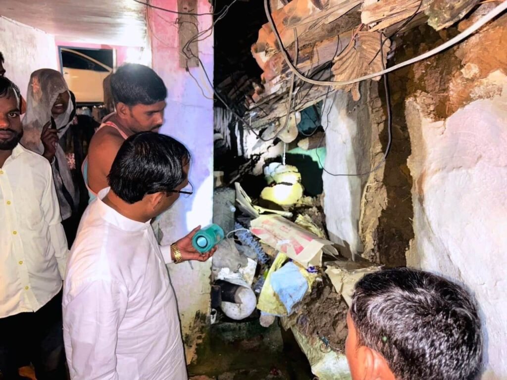 बारिश में जमीदोज मकान का विधायक ने लिया जायजा