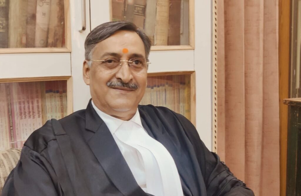 अंबेडकर पर टिप्पणी मामले में बार के पूर्व अध्यक्ष एड. मिश्रा के खिलाफ प्रकरण दर्ज