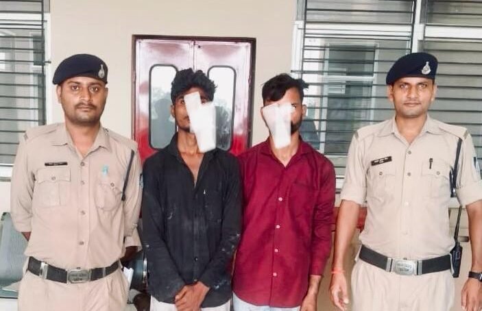 चोरी की बैट्री के साथ दो आरोपी गिरफ्तार