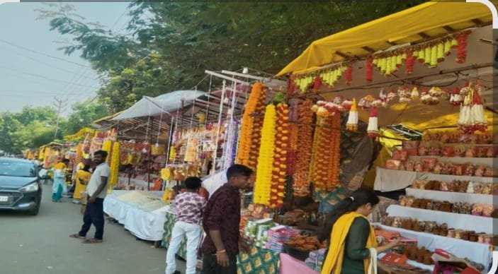 सड़कें बनीं लाउडस्पीकर मंडी, नागरिकों का सब्र टूटने को