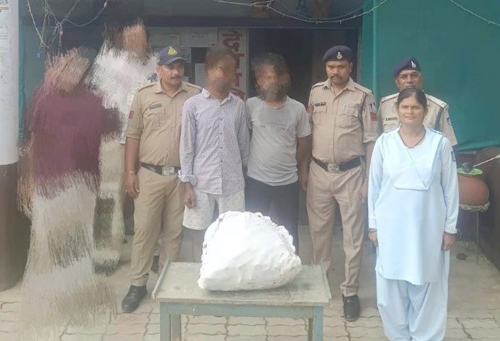 दो युवक नशीली सिरप की 200 शीशियों के साथ गिरफ्तार