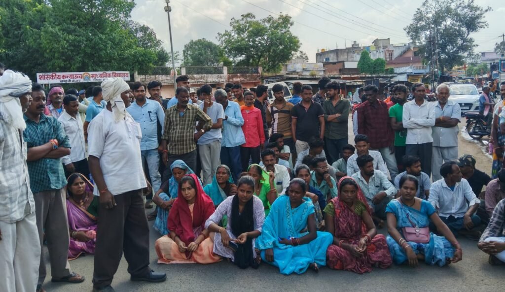 स्कूल में सनसनीखेज़ घटना क्लासरूम में बेहोश मिली छात्रा, सिर पर चोट और चोटी कटी मिली