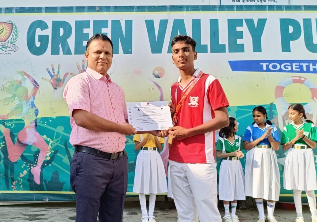 राज्‍य स्‍तरीय कराते प्रतियोगिता में हर्षिल वर्मा ने स्‍वर्ण पदक जीत कर बालाघाट का नाम रोशन किया