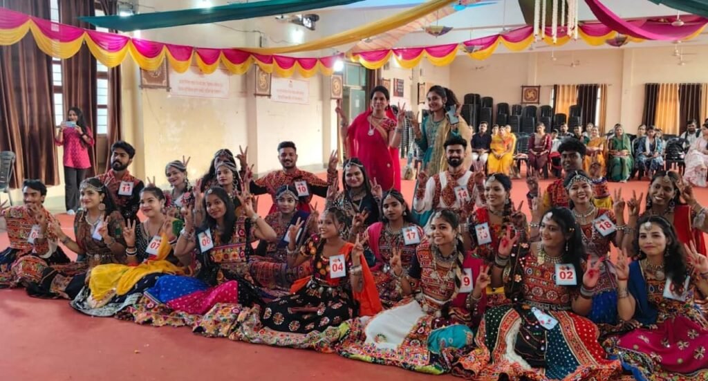 शक्ति और भक्ति के संगम के साथ हुआ गरबा डांडिया महोत्सव