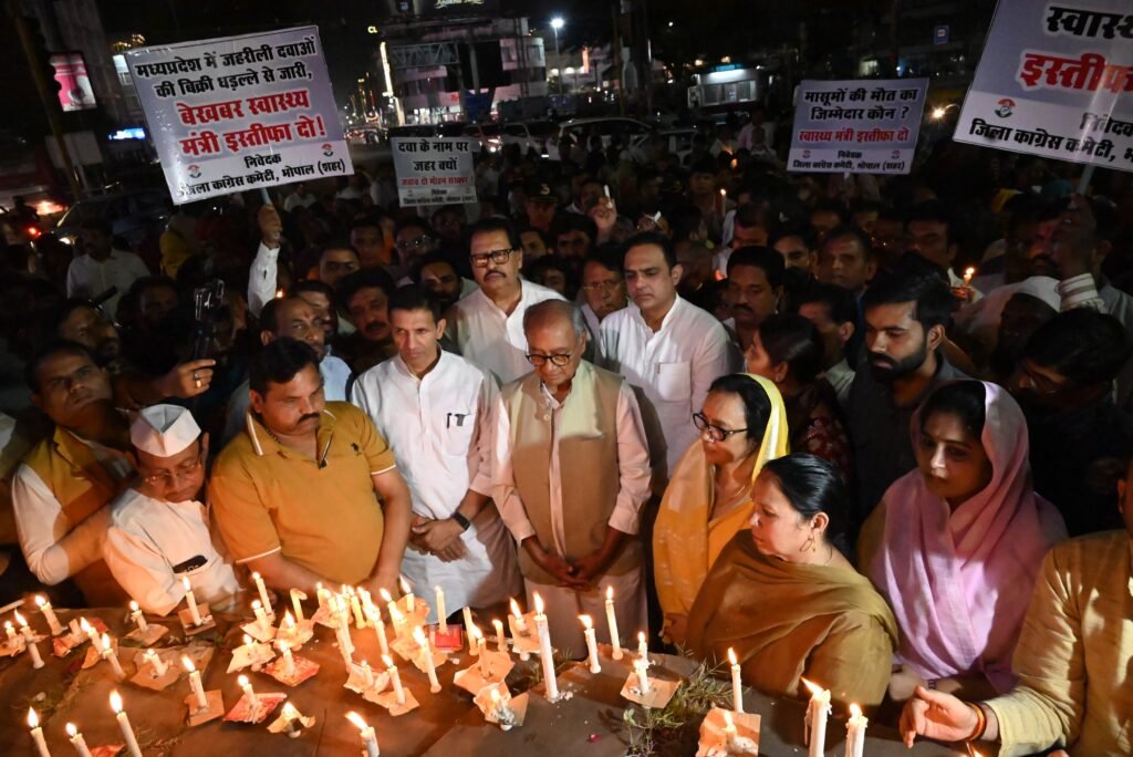 छिंदवाड़ा में बच्चों की मौत पर कांग्रेस का कैंडल मार्च, न्याय की मांग 