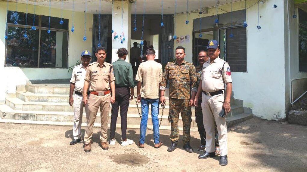 सूने घर में चोरी करने वाले दो आरोपी गिरफ्तार, लाखों का माल जप्त